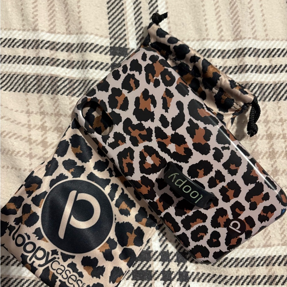 Loopy iPhone 11/XR Leopard Print Phone Case with Pouch